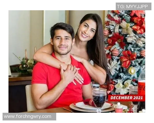 足球明星与爱妻甜蜜接吻瞬间曝光引发网友热议和羡慕