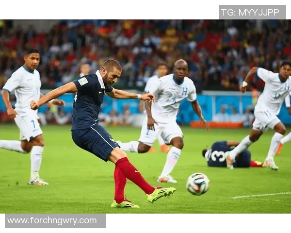 足球明星经典瞬间集锦精彩图片展现他们的辉煌与魅力 足球明星经典瞬间集锦精彩图片展现他们的辉煌与魅力