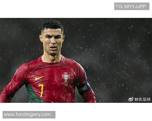 C罗与其他足球明星的精彩瞬间照片展现足球魅力与激情 C罗与其他足球明星的精彩瞬间照片展现足球魅力与激情