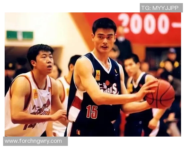 才华横溢的篮球明星如何在赛场上展现个人魅力与团队精神